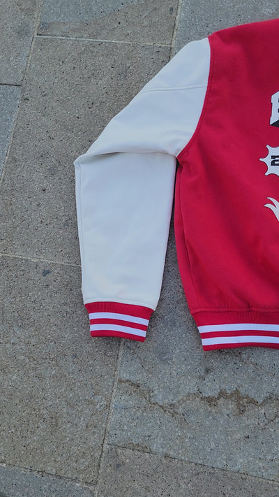 Giacca universitaria con abbigliamento angelico